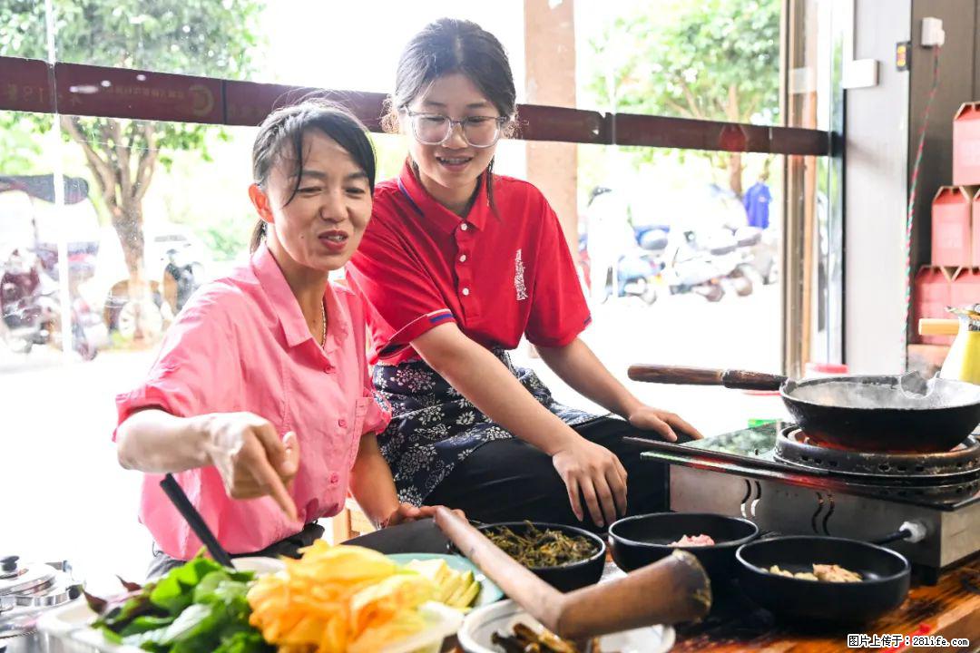 全网追的“扁担女孩”，找了一份暑假工，时薪12元 - 漳州生活资讯 - 漳州28生活网 zhangzhou.28life.com